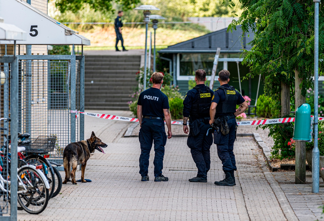 Polis på platsen för söndagens skjutning i Holbæk. Foto: Steven Knap/Ritzau/TT