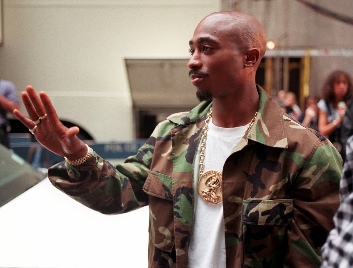 Tupac Shakur anländer till Radio City Music Hall i New York inför MTV Video Music Awards 4 september 1996, dagar innan han sköts till döds i Las Vegas. Foto: Todd Plitt/AP/TT