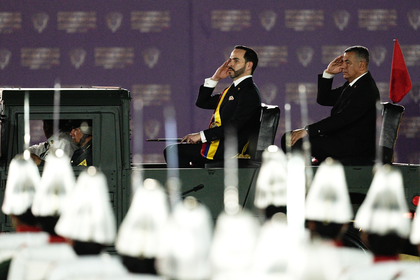 Colombias President Abelardo de la Espriella under en militärparad på lördagen. Foto: Ivan Valencia/AP/TT