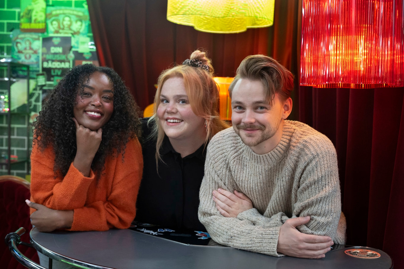 Assia Dahir, Hampus Hedström och Linnea Wikblad ledde ”Musikhjälpen” i fjol. I år kommer programmet till Linköping. Foto: Tommy Pedersen/TT