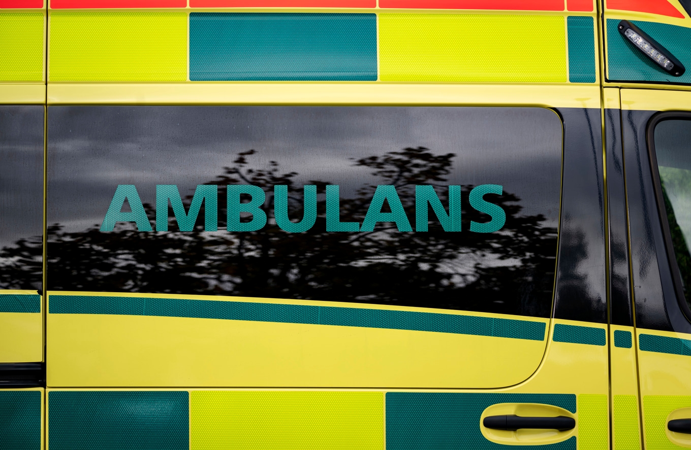 En tonårsflicka fördes till sjukhus med ambulans efter kollisionen. Arkivbild. Foto: Johan Nilsson/TT