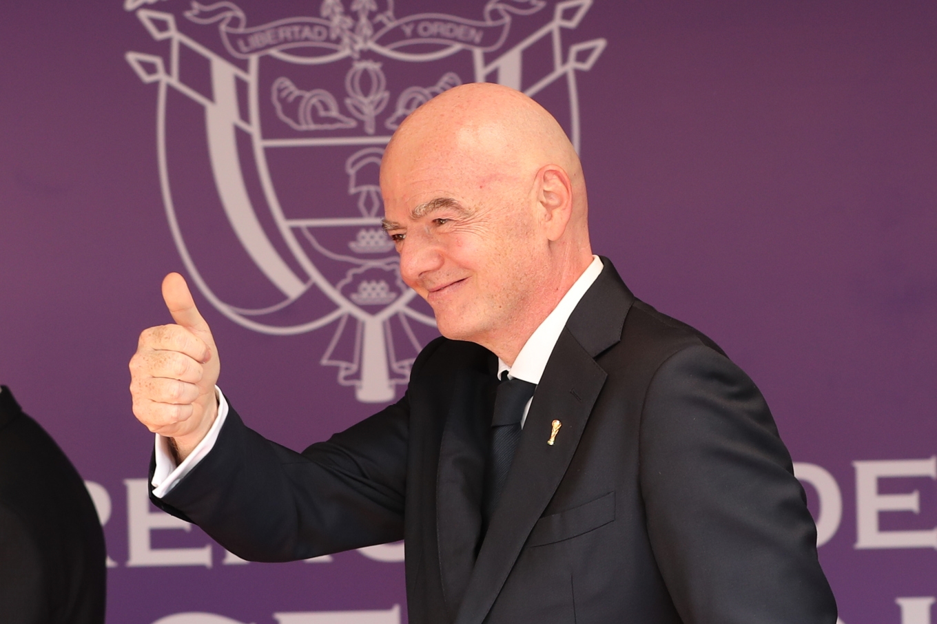 Fifa-ordförande Gianni Infantino under ett besök i Colombia förra veckan när Abelardo de la Espriella tillträdde som president i det sydamerikanska landet. Foto: Santiago Saldarriaga/AP/TT