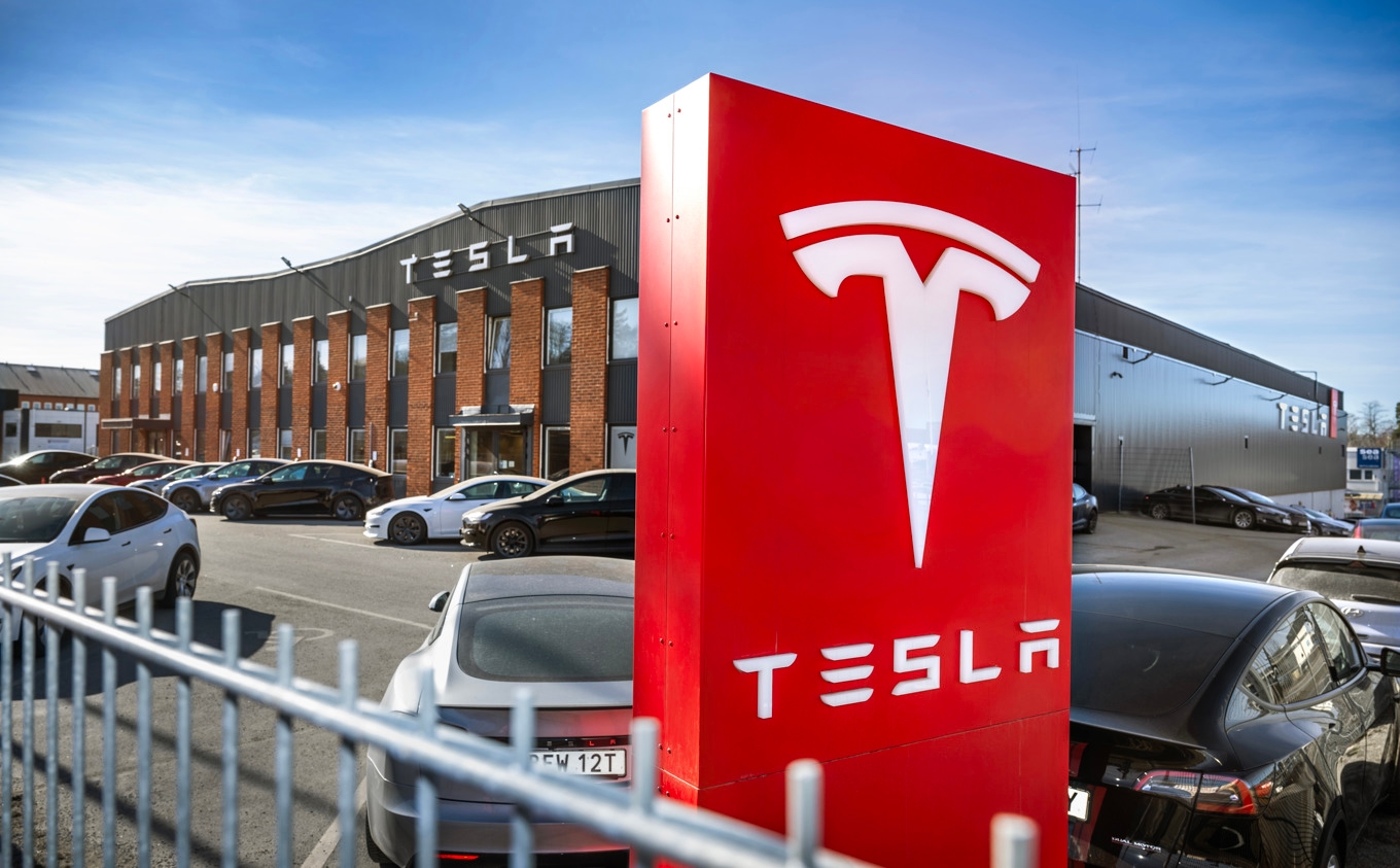 Tesla har använt metoder för att stoppa strejken som man inte sett i Sverige på 100 år, enligt Veli-Pekka Säikkälä, LO:s avtalssekreterare. Arkivbild. Foto: Claudio Bresciani/TT