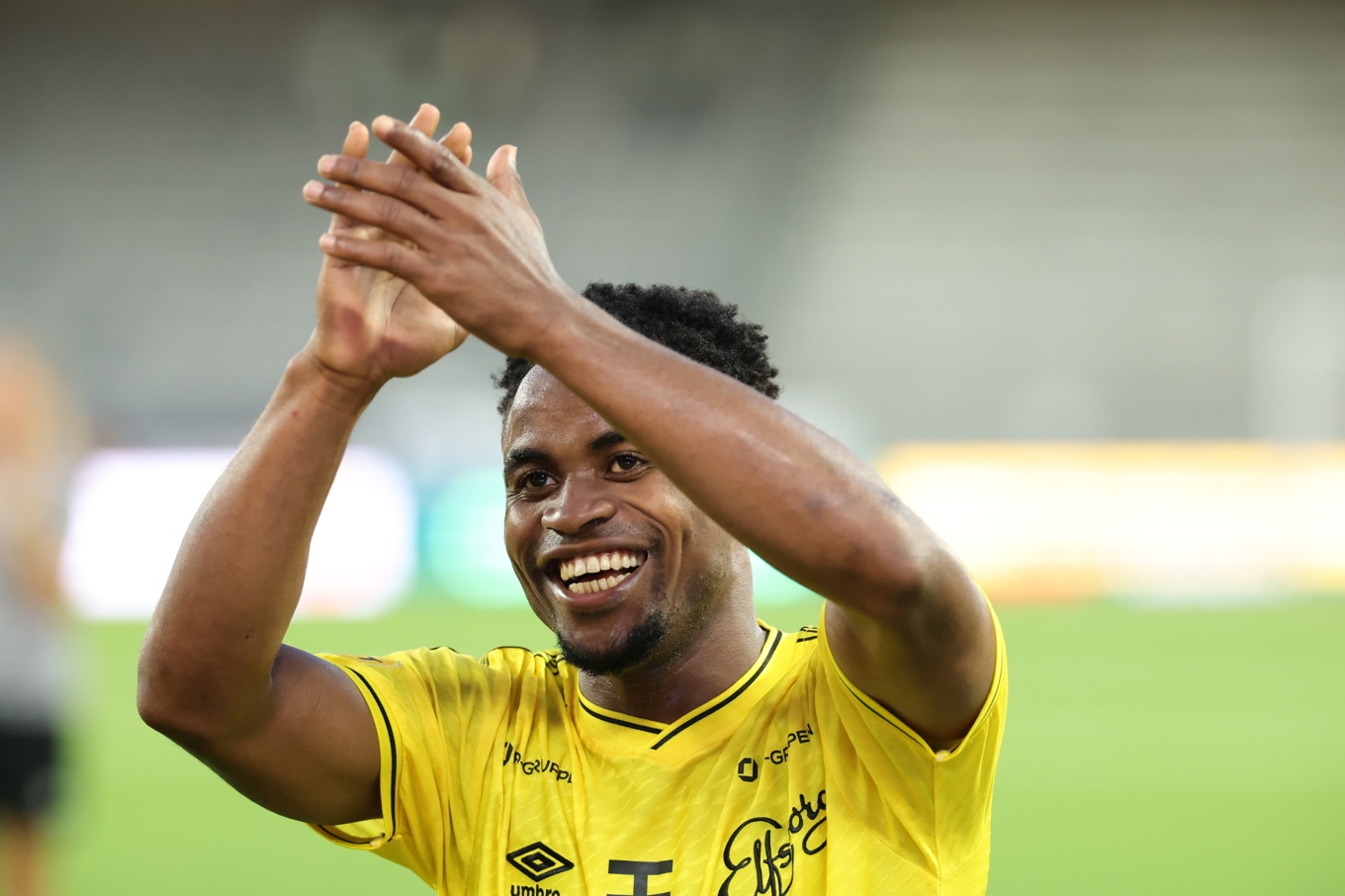 Elfsborgs Momoh Kamara firar Elfsborgs seger över Västerås. Foto: Adam Ihse/TT