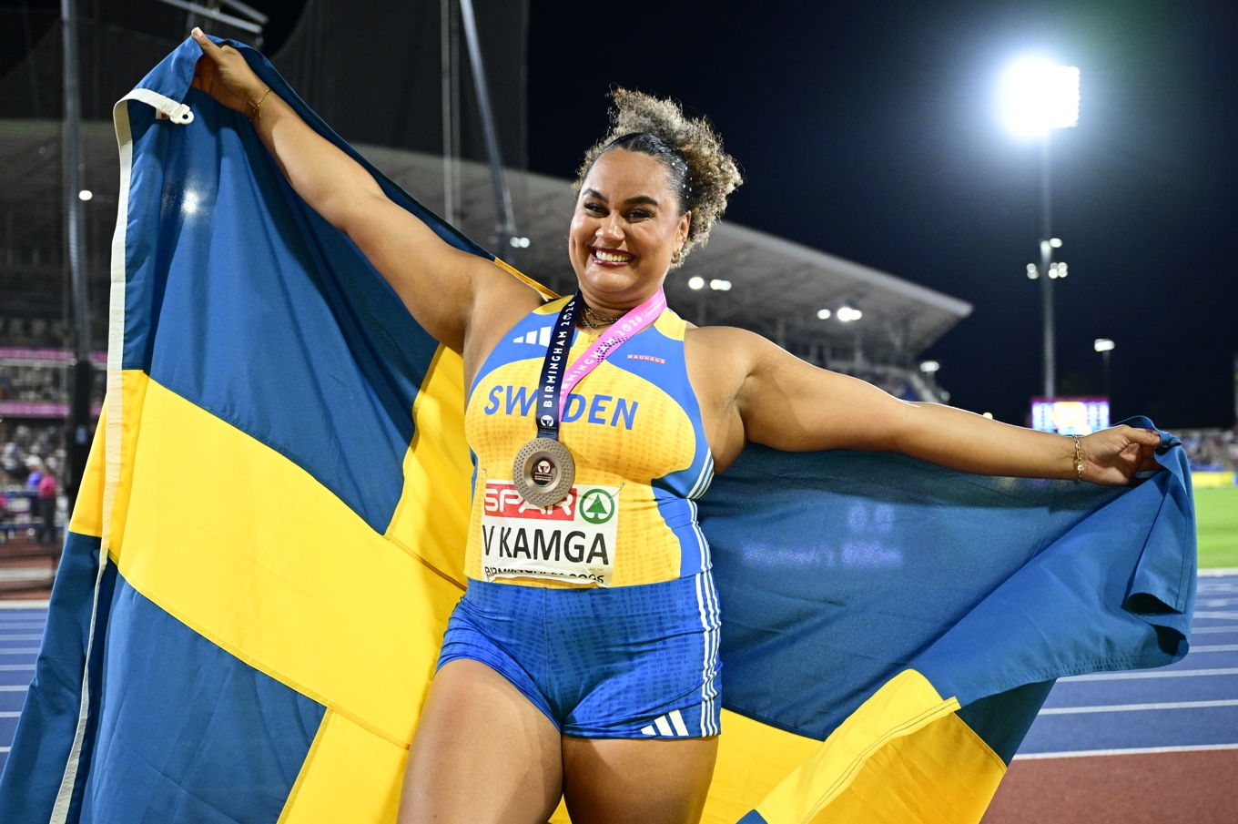 Vanessa Kamga jublar efter sitt brons i damernas diskusfinal. Foto: Jonas Ekströmer/TT