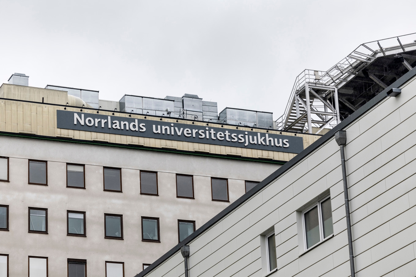 Om du behöver söka vård är det viktigt att ringa först och inte åka direkt till en mottagning, vädjar myndigheterna. Foto: Christine Olsson/TT