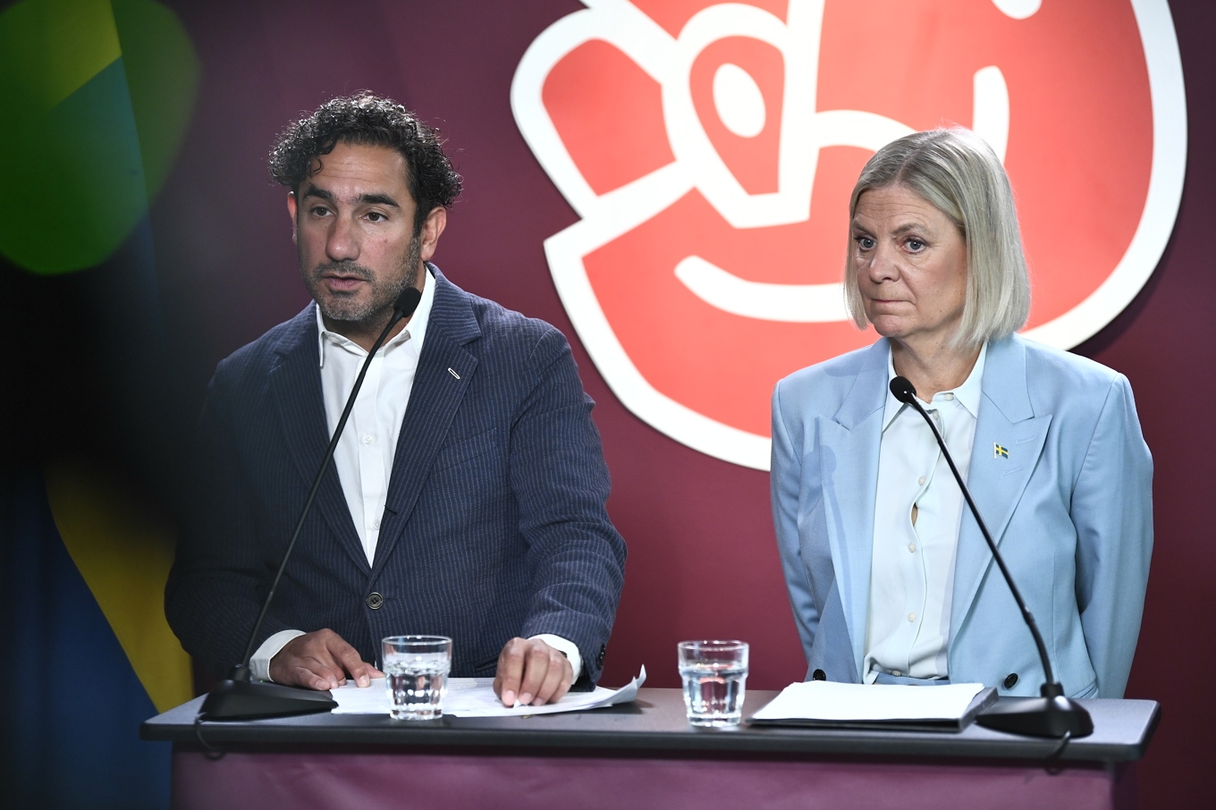 Socialdemokraternas partiledare Magdalena Andersson och partiets arbetsmarknadspolitiska talesperson Ardalan Shekarabi (S). Foto: Lars Schröder/TT