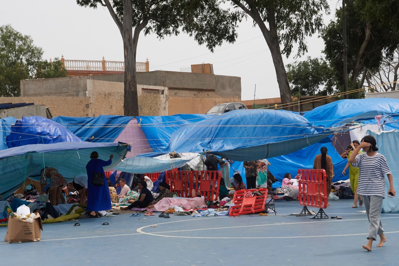 Irreguljära migranter i tillfälligt boende i den spanska exklaven Ceuta. Foto: Antonio Sempere /AP/TT