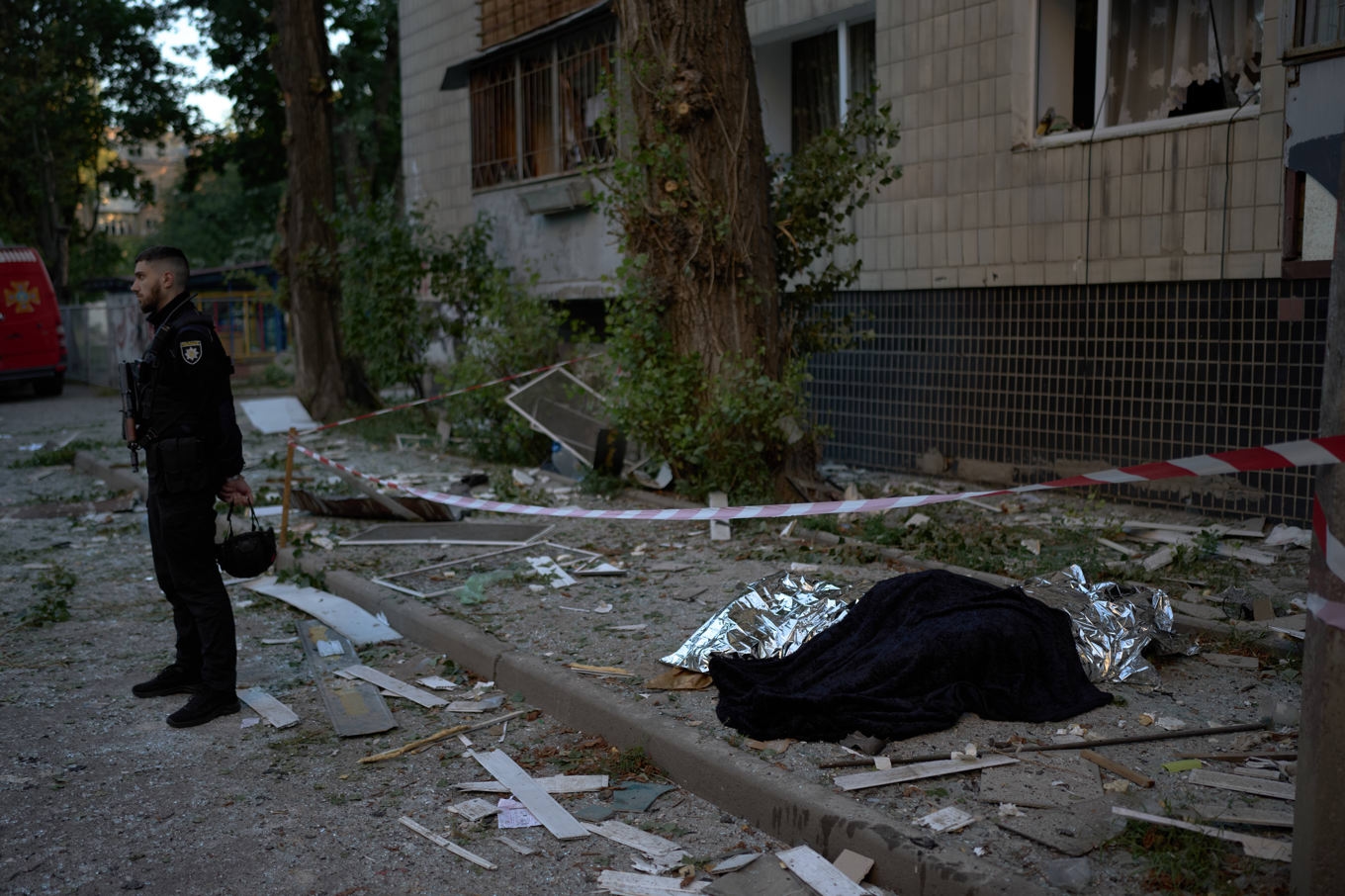 Förödelse i Kiev efter attacker under natten till torsdagen. Foto: Francisco Seco/AP/TT