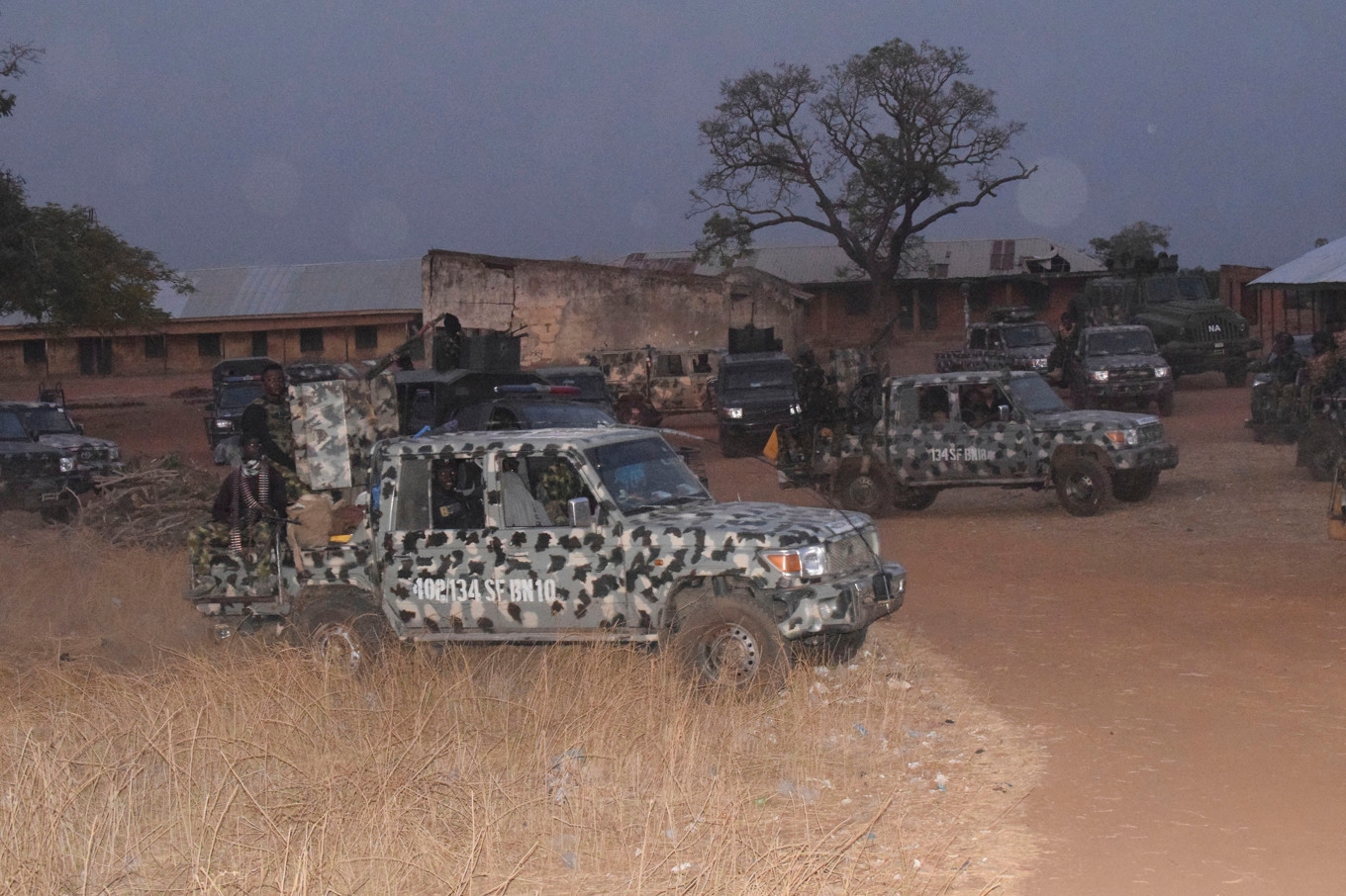 Trots närvaro av polis och militär i olika regioner i Nigeria så lyckas ofta militanta islamistgrupper attackera skolor och religiösa institutioner för att sprida skräck. Arkivbild. Foto: AP/TT