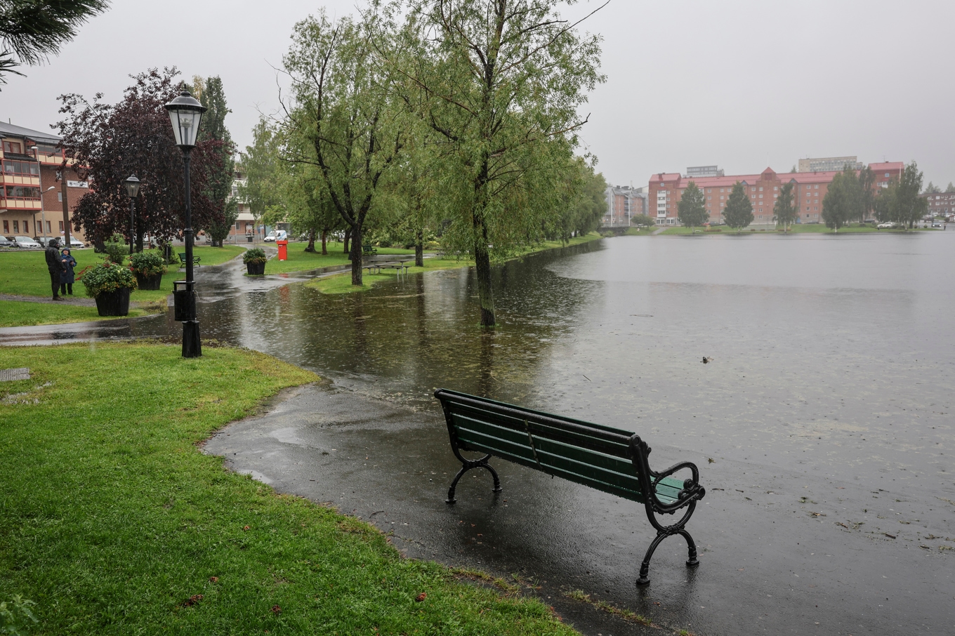 Bodträsket i centrala Boden översvämmades under regnovädret förra veckan. SMHI:s orange varning för höga vattenstånd och risk för översvämning gäller tills vidare. Arkivbild. Foto: Pär Bäckström/TT