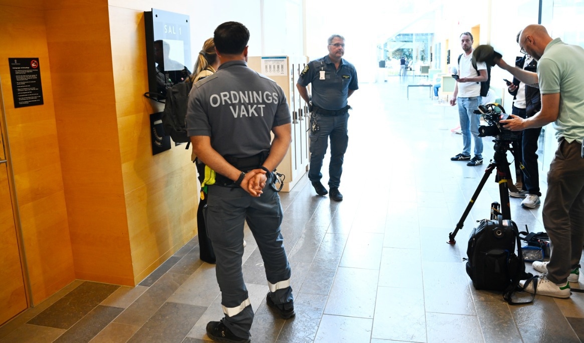 Den misstänkte medhjälparen i Fagerstadådet häktades i häktad i Västmanlands tingsrätt. Foto: Fredrik Sandberg/TT