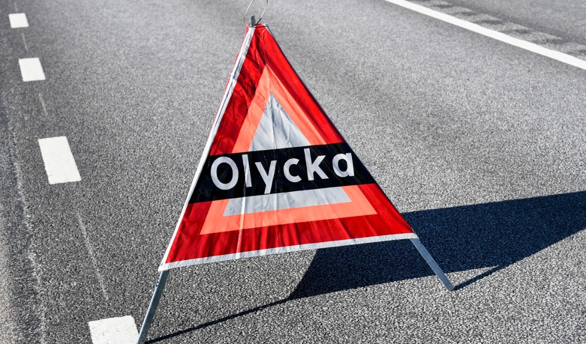 En person har omkommit i en olycka mellan en motorcykel och en personbil. Arkivbild. Foto: Johan Nilsson/TT