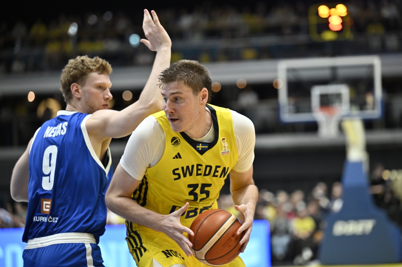 Simon Birgander ser fram emot mötet med Frankrike på söndag. Foto: Pontus Lundahl/TT
