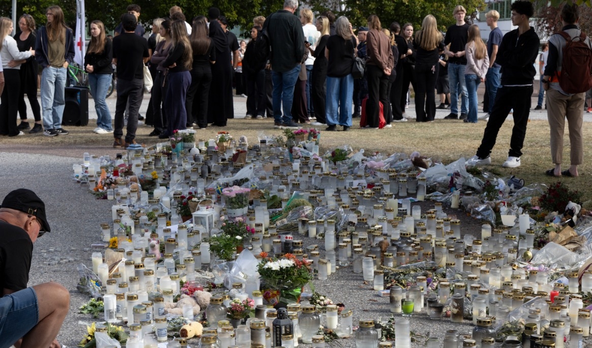 I fredags hölls en tyst minut för offren i skolattacken. Arkivbild. Foto: Åke Ericson/TT
