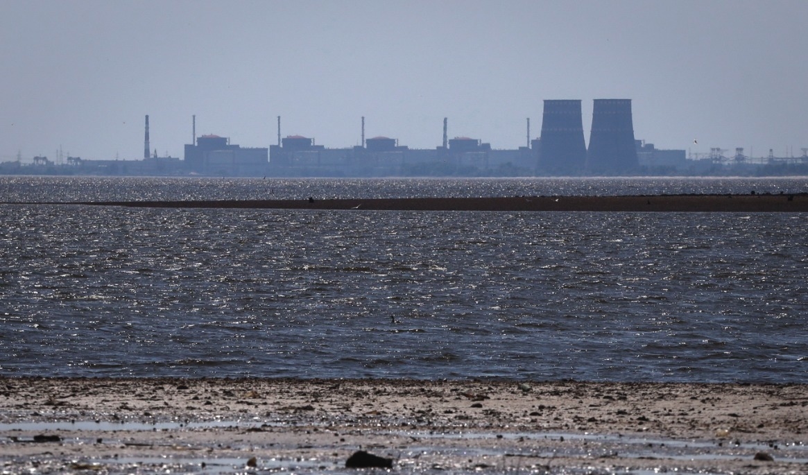 Både Ukraina och det invaderande landet Ryssland anklagar varandra för att återkommande attackera kärnkraftverket. Arkivbild. Foto: Kateryna Klochko/AP/TT