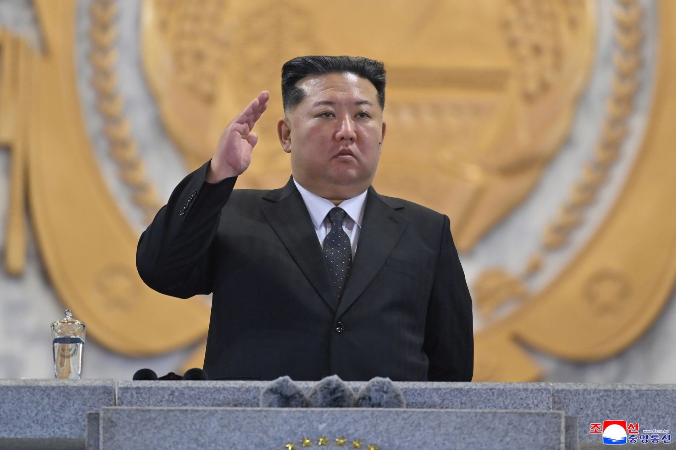 Nordkoreas ledare Kim Jong-Un ledde mötet där försvarsministern sades upp. Arkivbild. Foto: KCNA/KNS via AP/TT