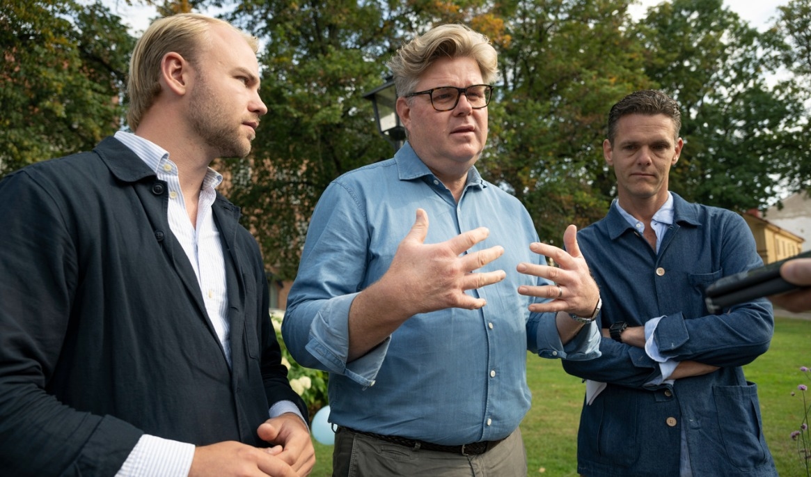 MUF-ordförande Douglas Thor, justitieminister Gunnar Strömmer och Christofer Fjellner, oppositionsborgarråd för Moderaterna Stockholms stad. Foto: Anders Wiklund/TT