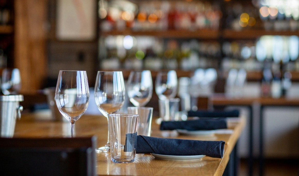 Från sjukvård och restaurangmat till dans och akupunktur – momssystemets gränsdragningar väcker ständigt debatt. Foto: CJ Toscano