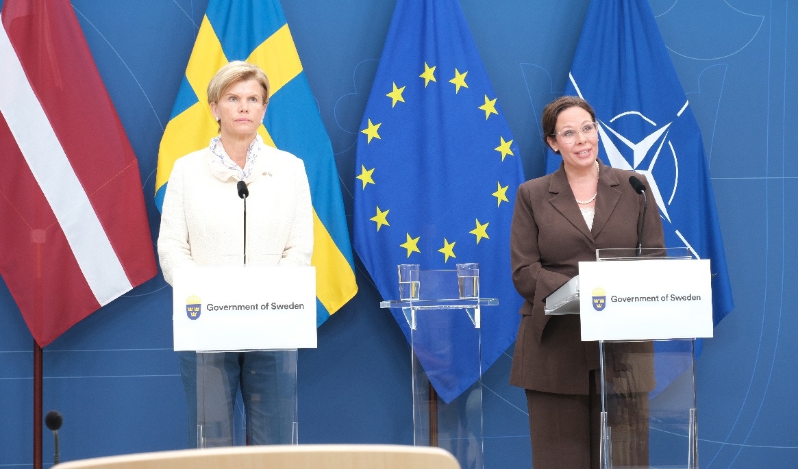 Maria Malmer Stenergard (M), utrikesminister tar emot Lettlands utrikesminister Baiba Braže i Stockholm. Foto: Carl S:t Clair Renard