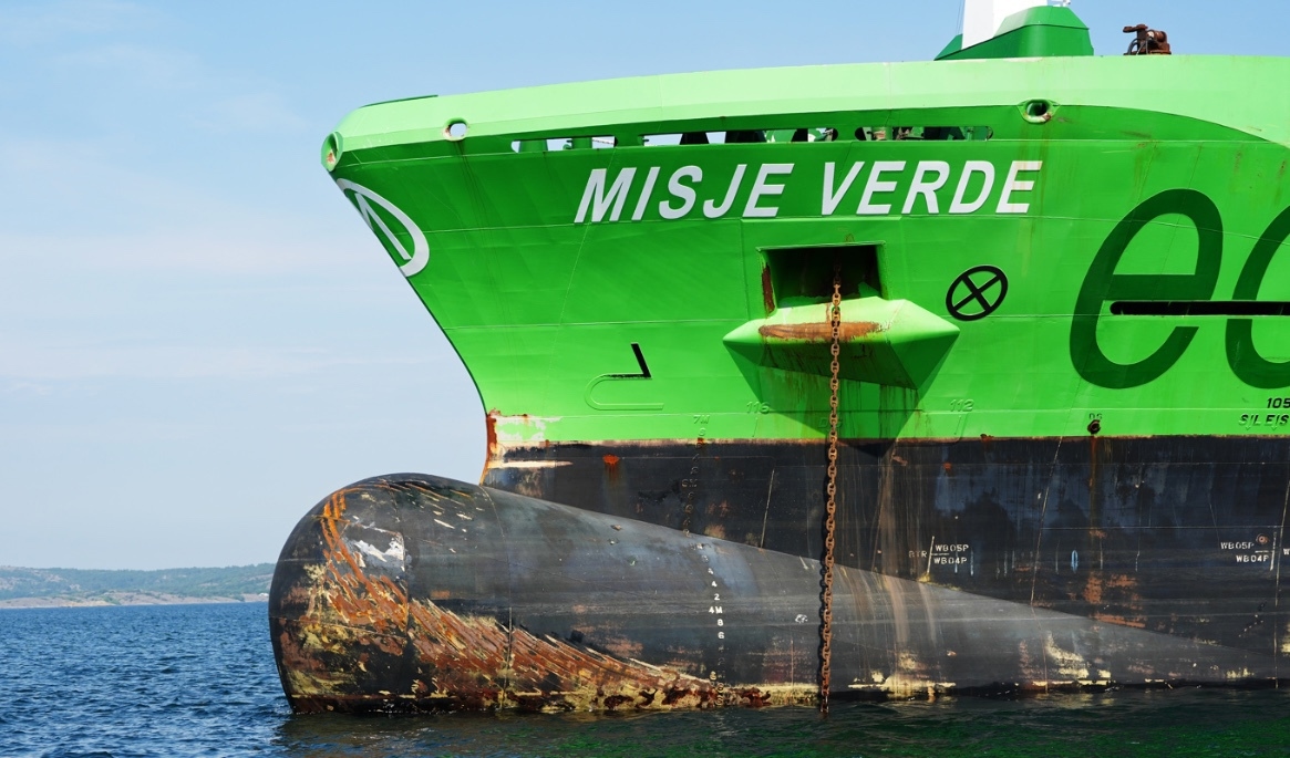 Lastfartyget Misje Verde. Enligt Göteborgs tingsrätt fanns fritidsbåten synlig som radareko på fartygets skärmar, men uppmärksammades inte i tid före dödsolyckan utanför Tjörn. Foto: Björn Larsson Rosvall/TT