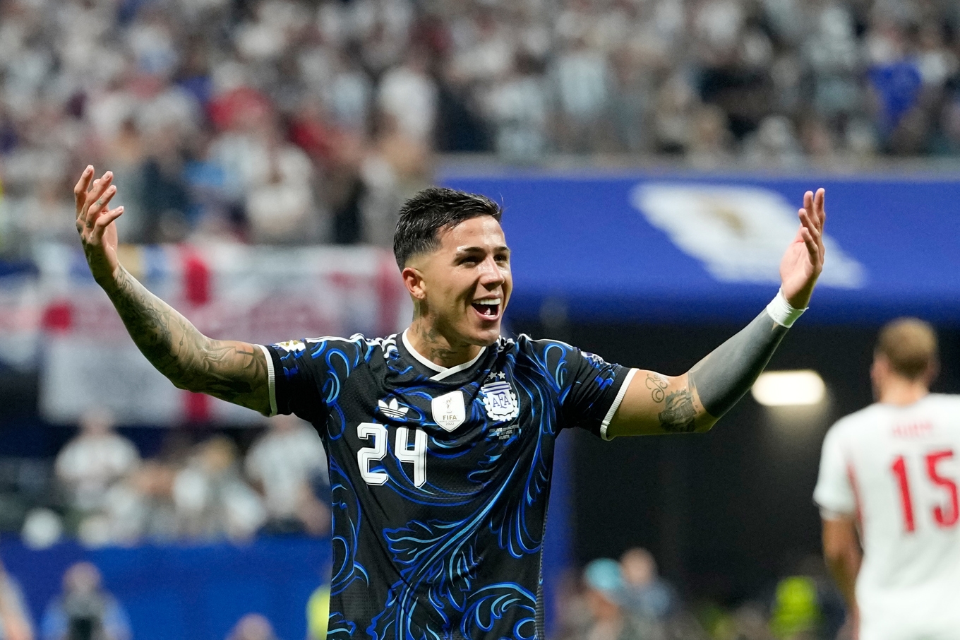 Den argentinske fotbollsspelaren Enzo Fernández. Arkivbild. Foto: Rebecca Blackwell/AP/TT
