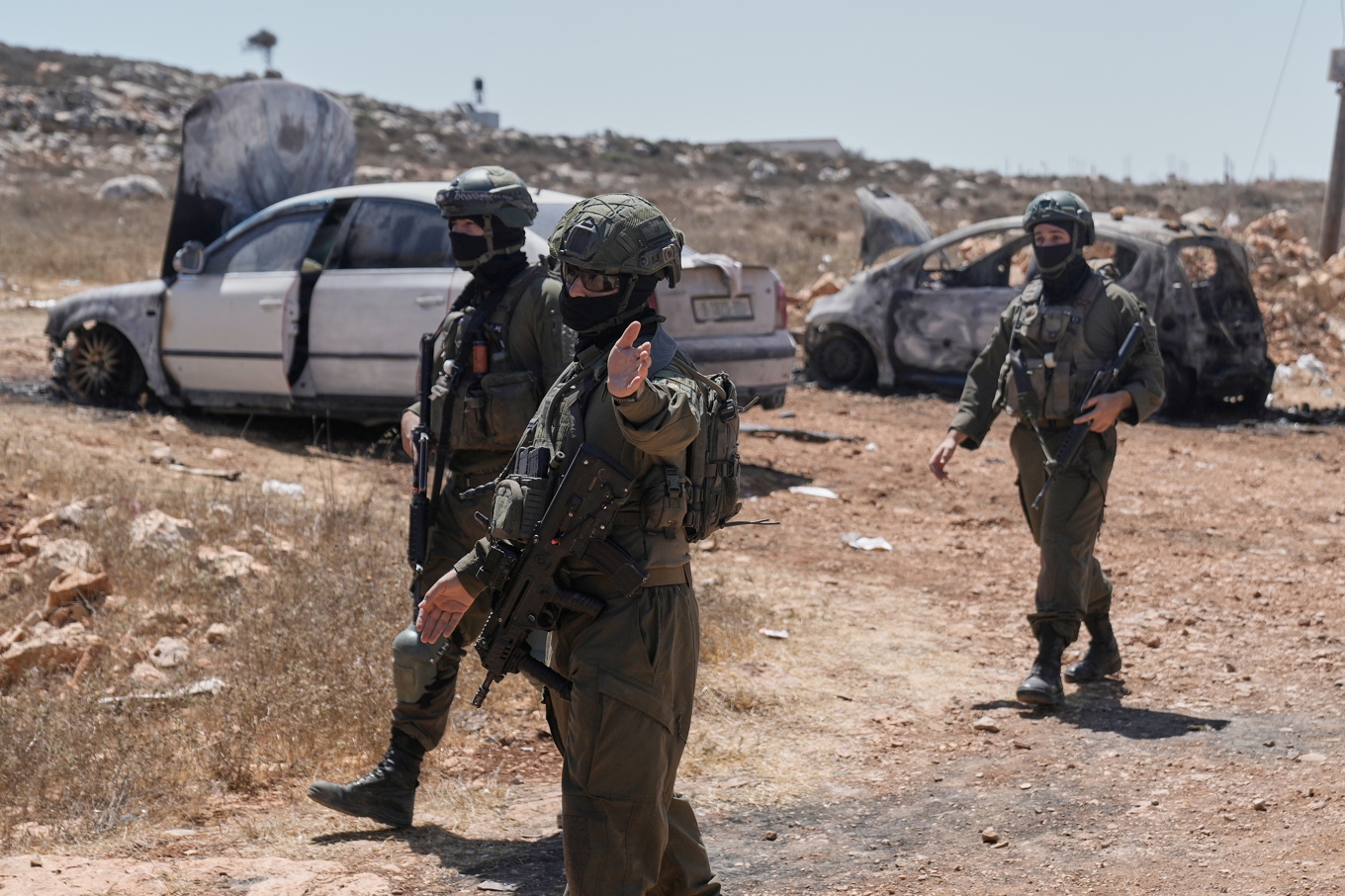 Israeliska styrkor i ett annat sammanhang på Västbanken på onsdagen, i en by utanför Nablus. Foto: Majdi Mohammed/AP/TT
