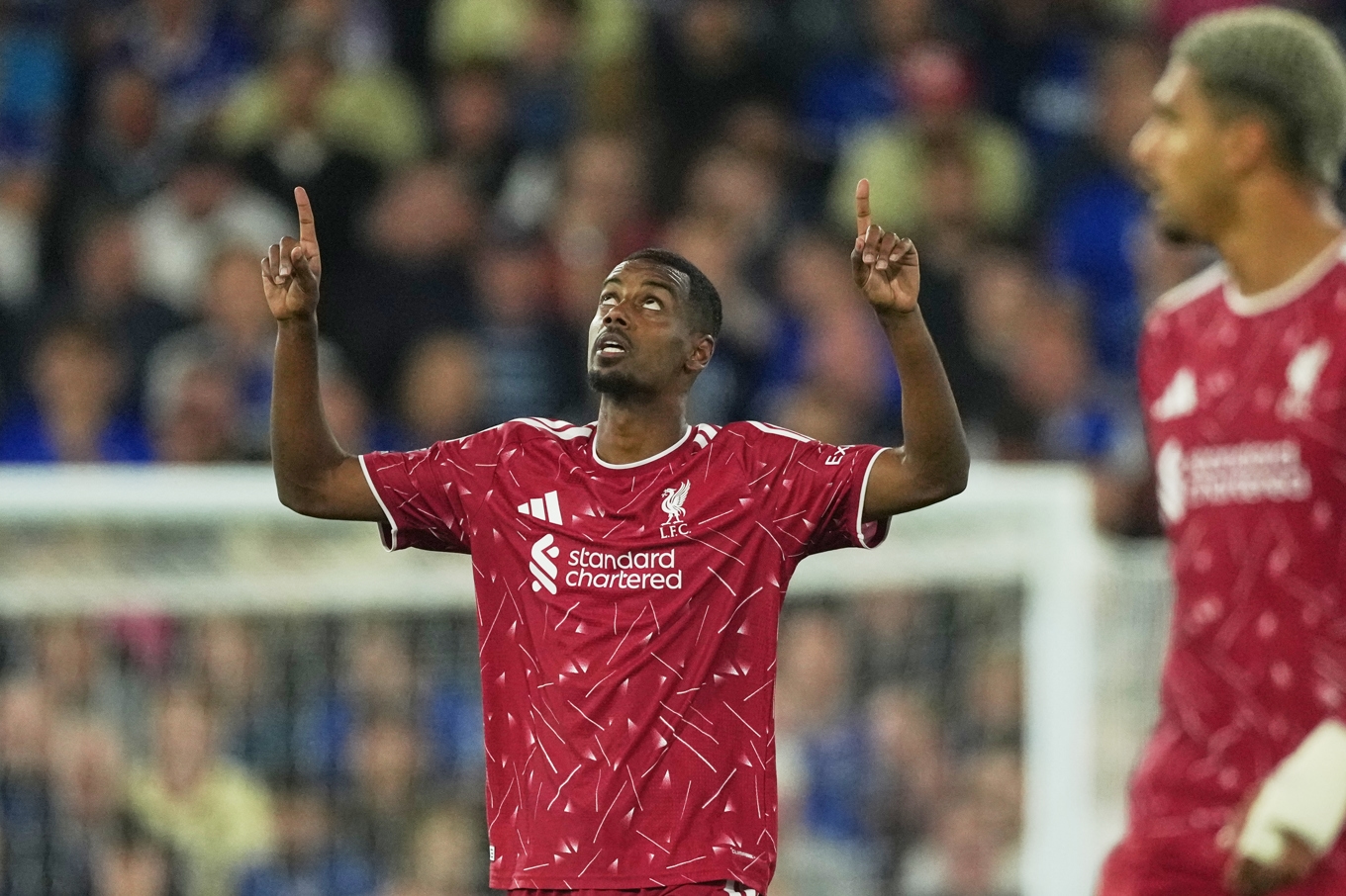 Alexander Isak firar efter sitt första av två mål för Liverpool mot Ipswich. Foto: Dave Shopland /AP/TT
