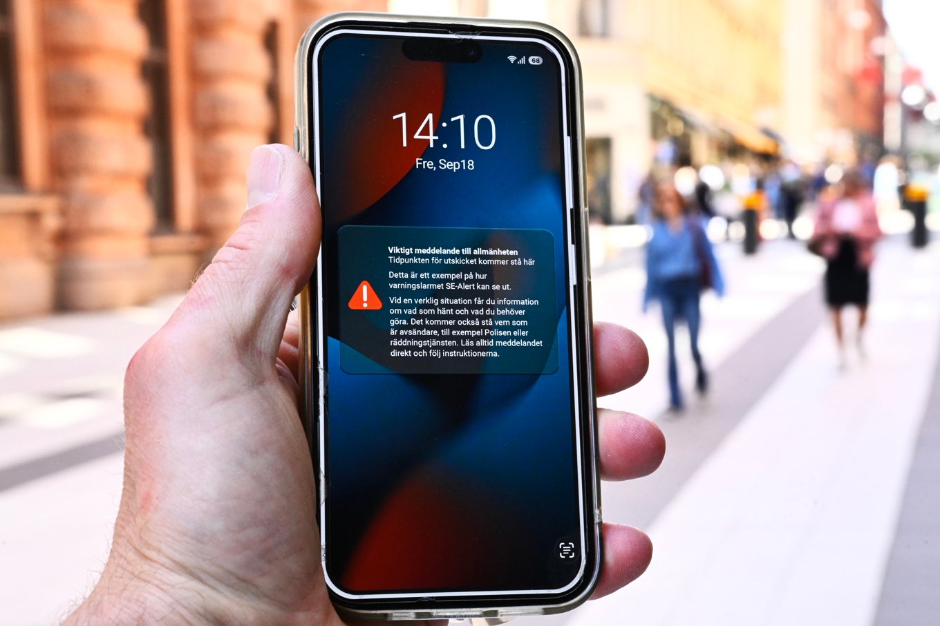 Ett exempel på hur en varning via SE-Alert kan se ut när systemet presenterades på en pressträff i maj i år. Foto: Henrik Montgomery/TT