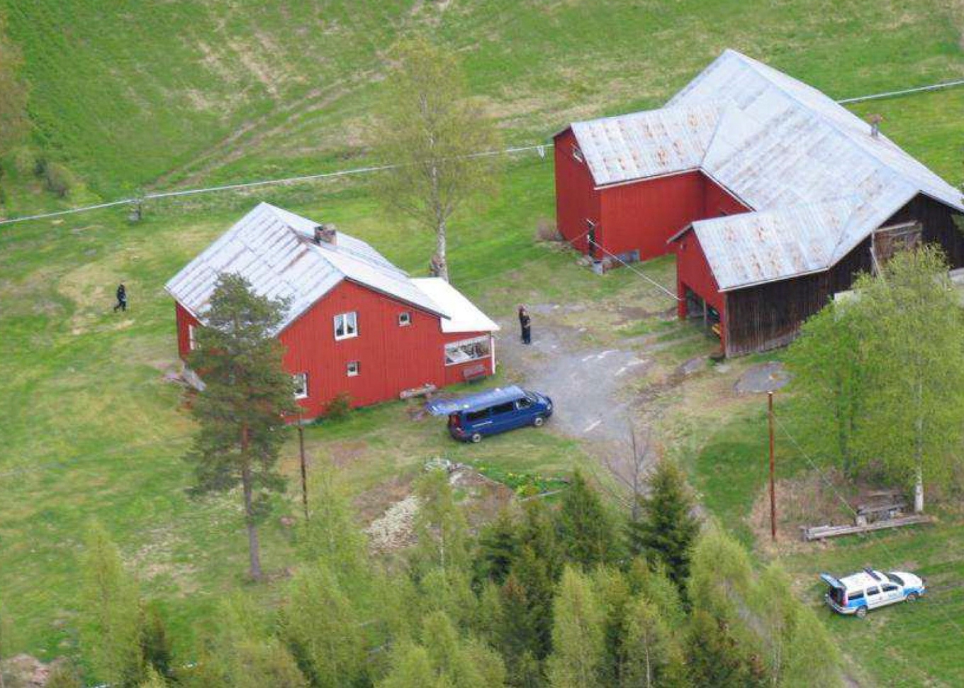Fastigheten där morden begicks sommaren 2005. Bild från polisens förundersökning. Foto: Polisen