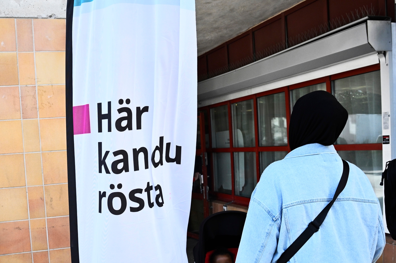 Valmyndigheten fortsätter sitt arbete med att undersöka omfattningen av de felregistrerade förtidsrösterna. Foto: Fredrik Sandberg/TT