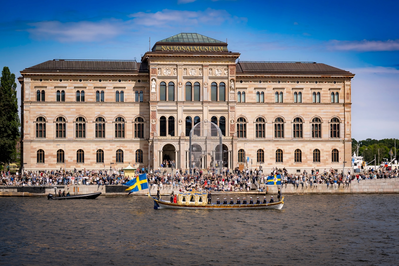 Nationalmuseum i Stockholm i samband med kung Carl Gustaf och drottning Silvias guldbröllopsfirande i juni. Foto: Pontus Lundahl/TT