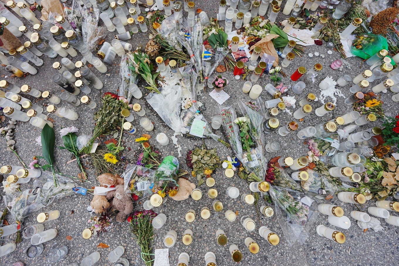 Minnesplatsen efter skolattacken på Brinellskolan i Fagersta. Foto: Magnus Lejhall/TT