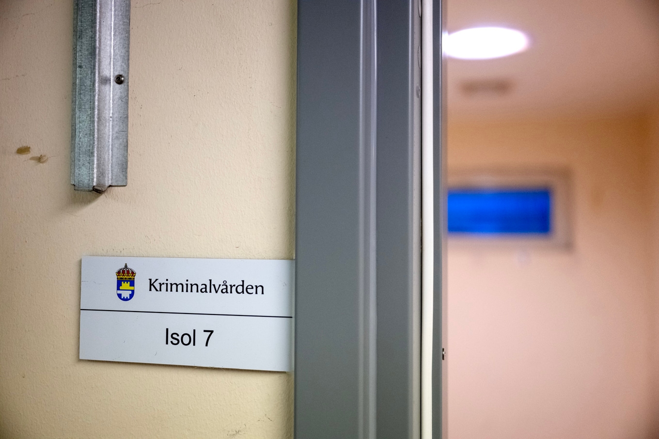 Lagändringen om sänkt straffbarhetsålder trädde i kraft den 10 september. På bilden en isoleringscell på avdelningen för barn och ungdomar på anstalten Rosersberg i Sigtuna norr om Stockholm. Foto: Christine Olsson/TT