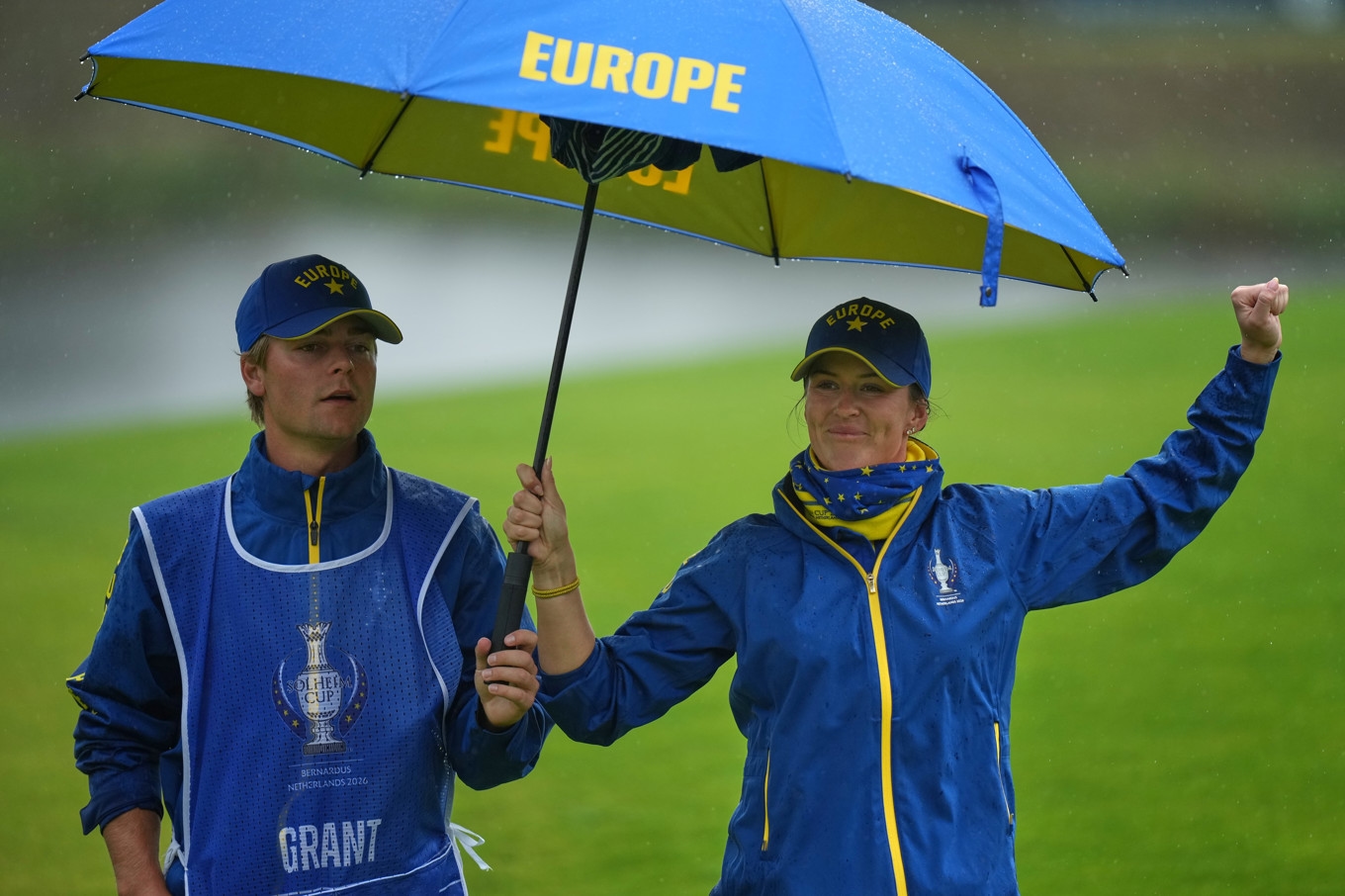 Linn Grant med caddien och pojkvännen Pontus Samuelsson. Foto: Alastair Grant/AP/TT