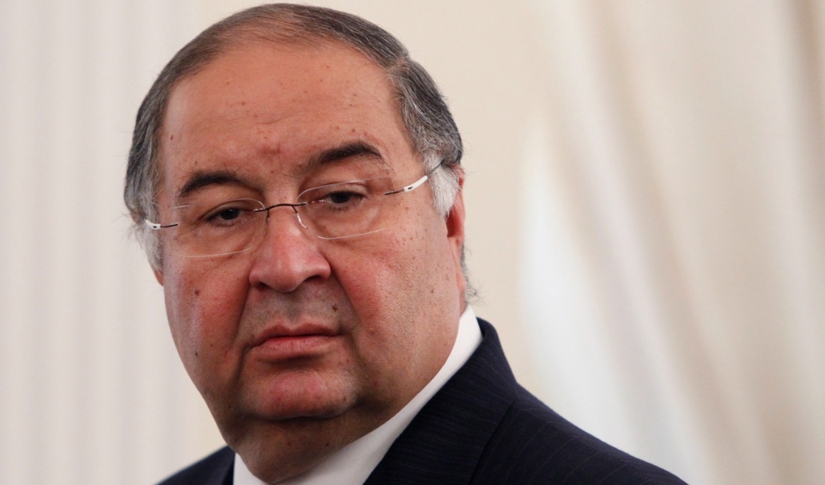 Mannen i fokus: oligarken och förre Arsenalägaren Alisjer Usmanov. Arkivbild. Foto: Maxim Shemetov/AP/TT