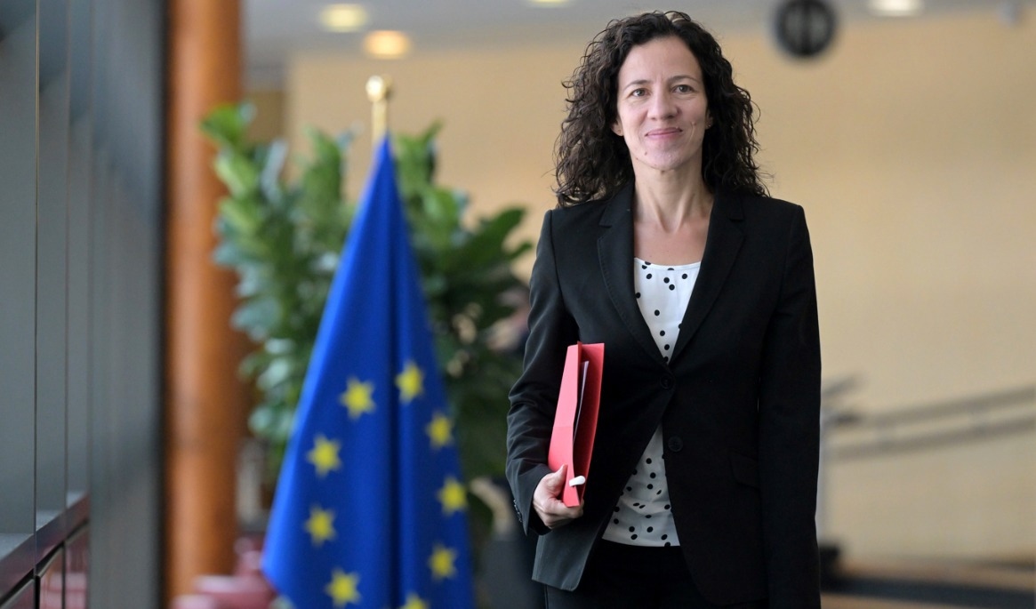 Rumänska Roxana Minzatu är ansvarig för arbetsmarknadsfrågor i EU-kommissionen. Arkivbild. Foto: John Thys/AP/TT