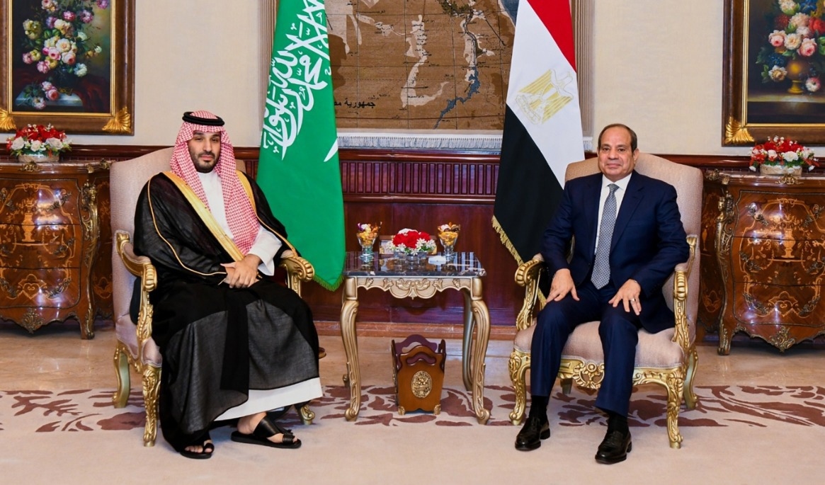 Saudiarabiens kronprins Mohammed bin Salman och Egyptens president Abdel-Fattah al-Sisi fotograferade i samband med mötet i Kairo. Foto: Egyptens presidentkansli/AP/TT