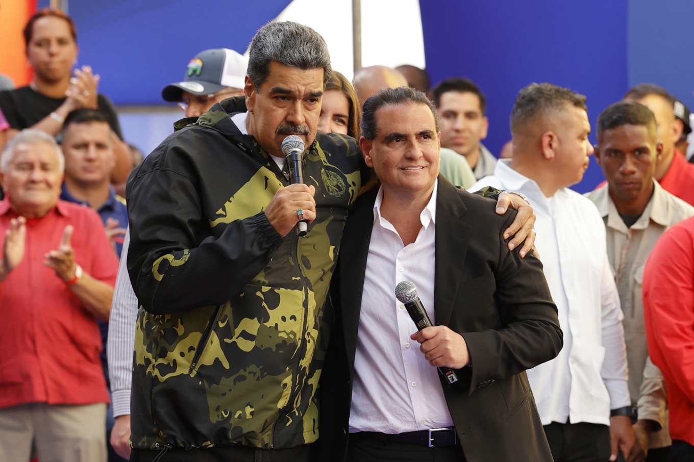 Alex Saab (till höger) fotograferad tillsammans med Nicolas Maduro i Venezuelas huvudstad Caracas. Arkivbild. Foto: Jesus Vargas/AP/TT