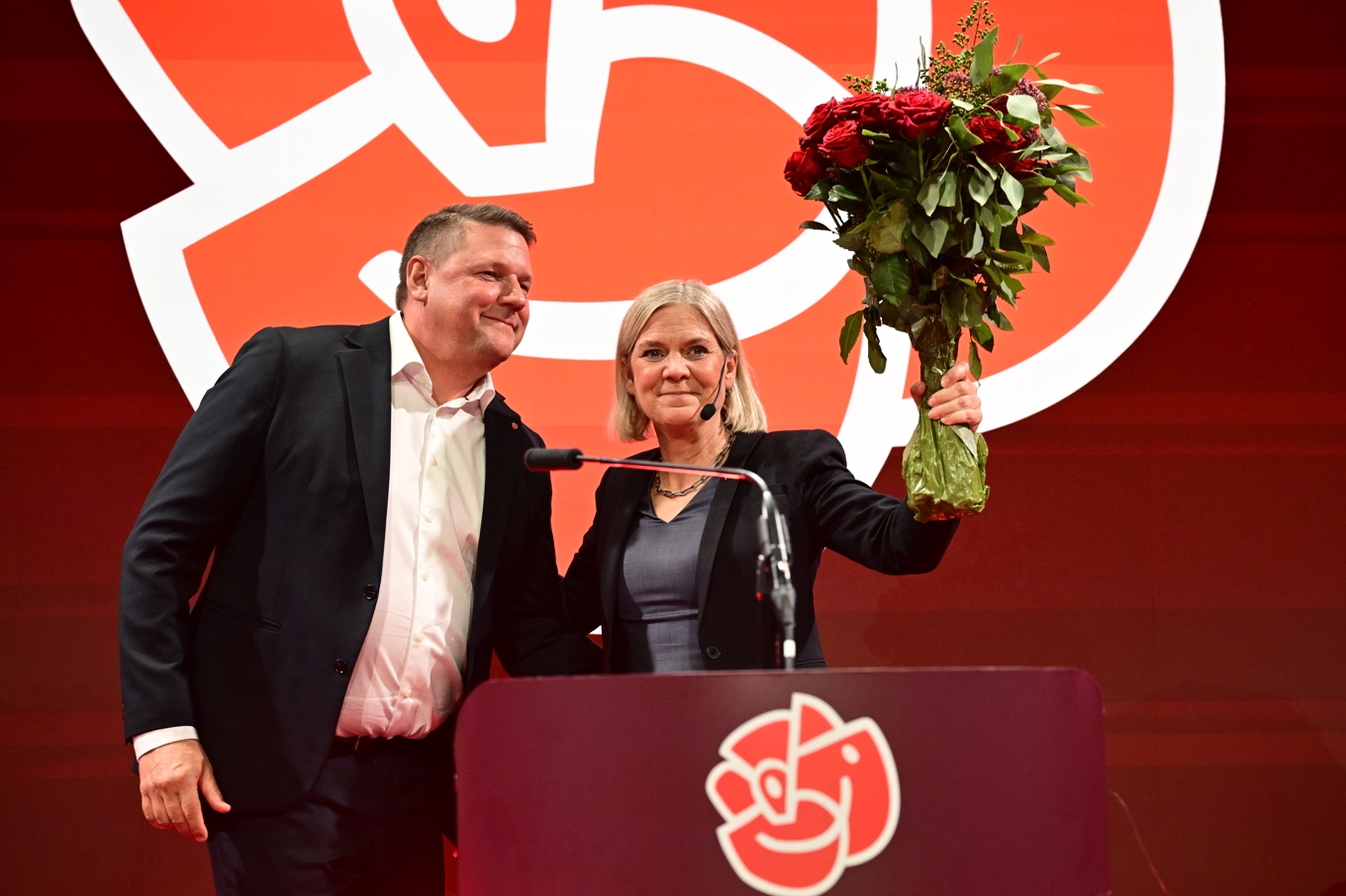 Socialdemokraternas partisekreterare Tobias Baudin (S) och partiledare Magdalena Andersson (S) har svåra förhandlingar framför sig. Foto: Jonas Ekströmer/TT