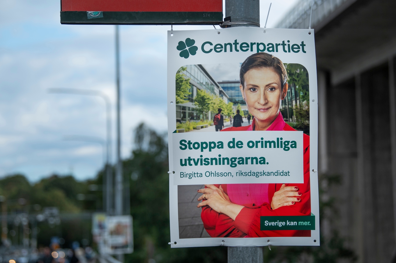Centerpartiets valaffisch med riksdagskandidat Birgitta Ohlsson. Foto: Viktoria Bank/TT