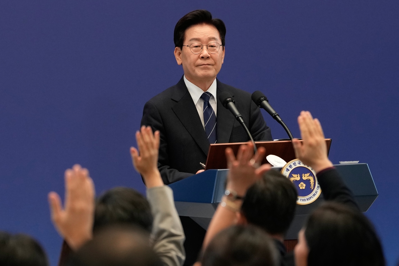 Sydkoreas president Lee Jae-Myung under fredagens pressträff. Foto: Ahn Young-Joon/AP/TT