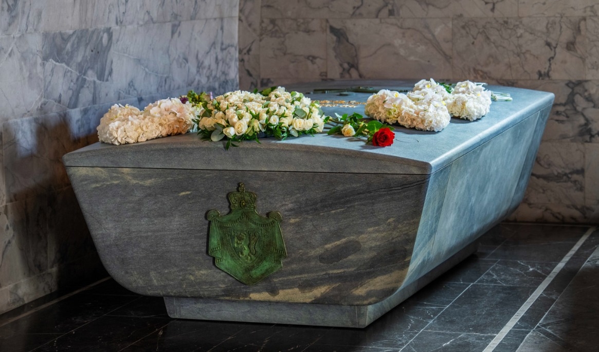 Kung Haralds sarkofag i kryptan i slottskyrkan i Akershus slott. Foto: Ole Berg-Rusten/NTB/TT