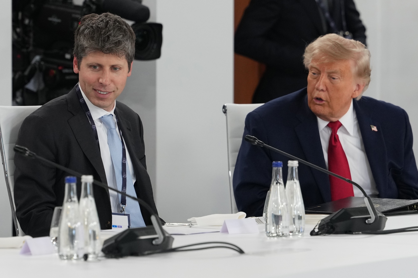 Sam Altman och Donald Trump under G7-mötet i Frankrike i somras. Foto: Julia Demaree Nikhinson/AP/TT