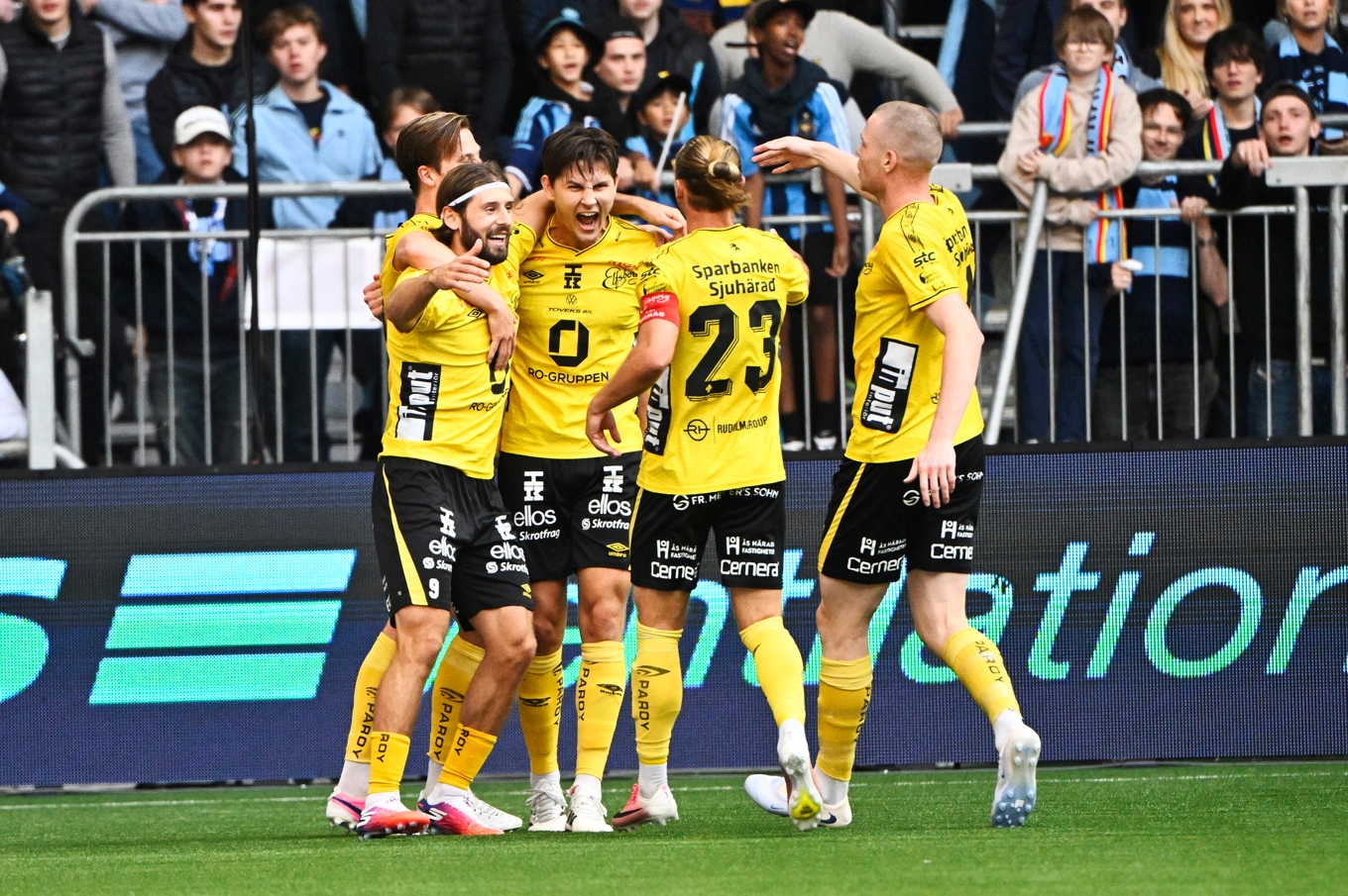Jubel i Elfsborg efter Rasmus Wikströms 1–0-mål mot Djurgården. Foto: Fredrik Sandberg/TT