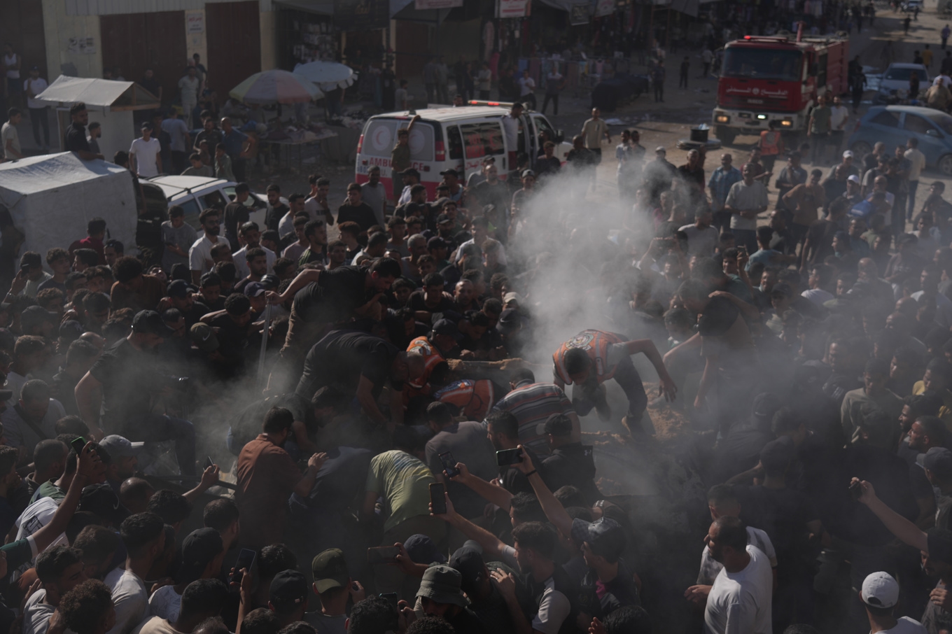 Förödelse efter ett israelisk flyganfall mot Gaza stad i lörsdags. Foto: Jehad Alshrafi/AP/TT