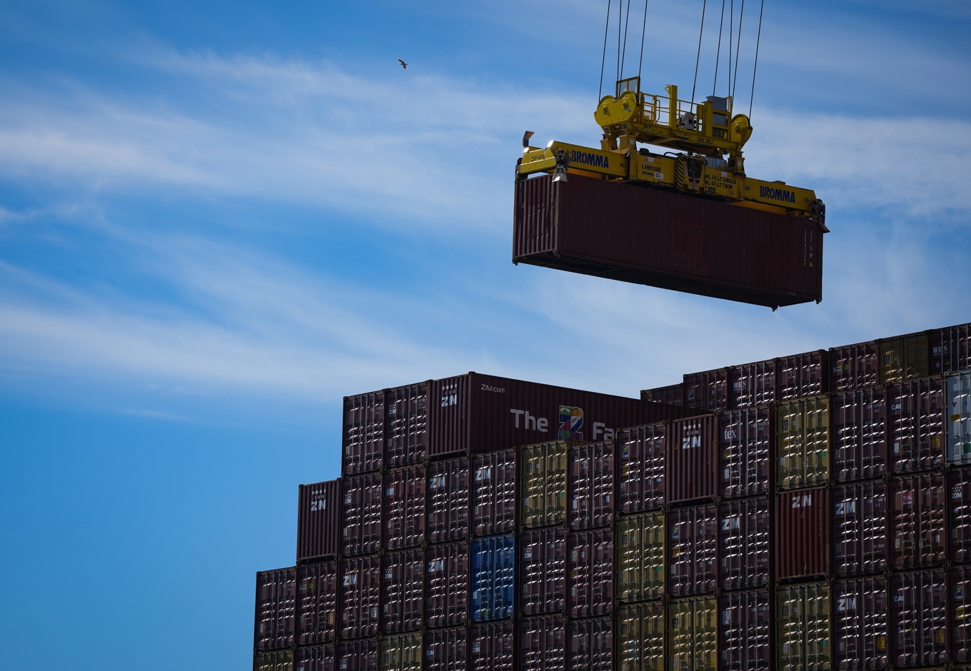 Geopolitisk oro och konflikter stoppar inte världsekonomin från att växa i år och nästa år, enligt Business Swedens senaste rapport. Arkivbild. Foto: Darryl Dyck/AP/TT