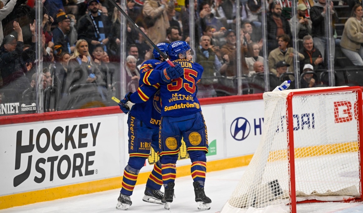 Jubel i Djurgården efter segern mot Växjö. Charles Hudon, höger, avgjorde i förlängningen. Arkivbild. Foto: Pontus Lundahl/TT