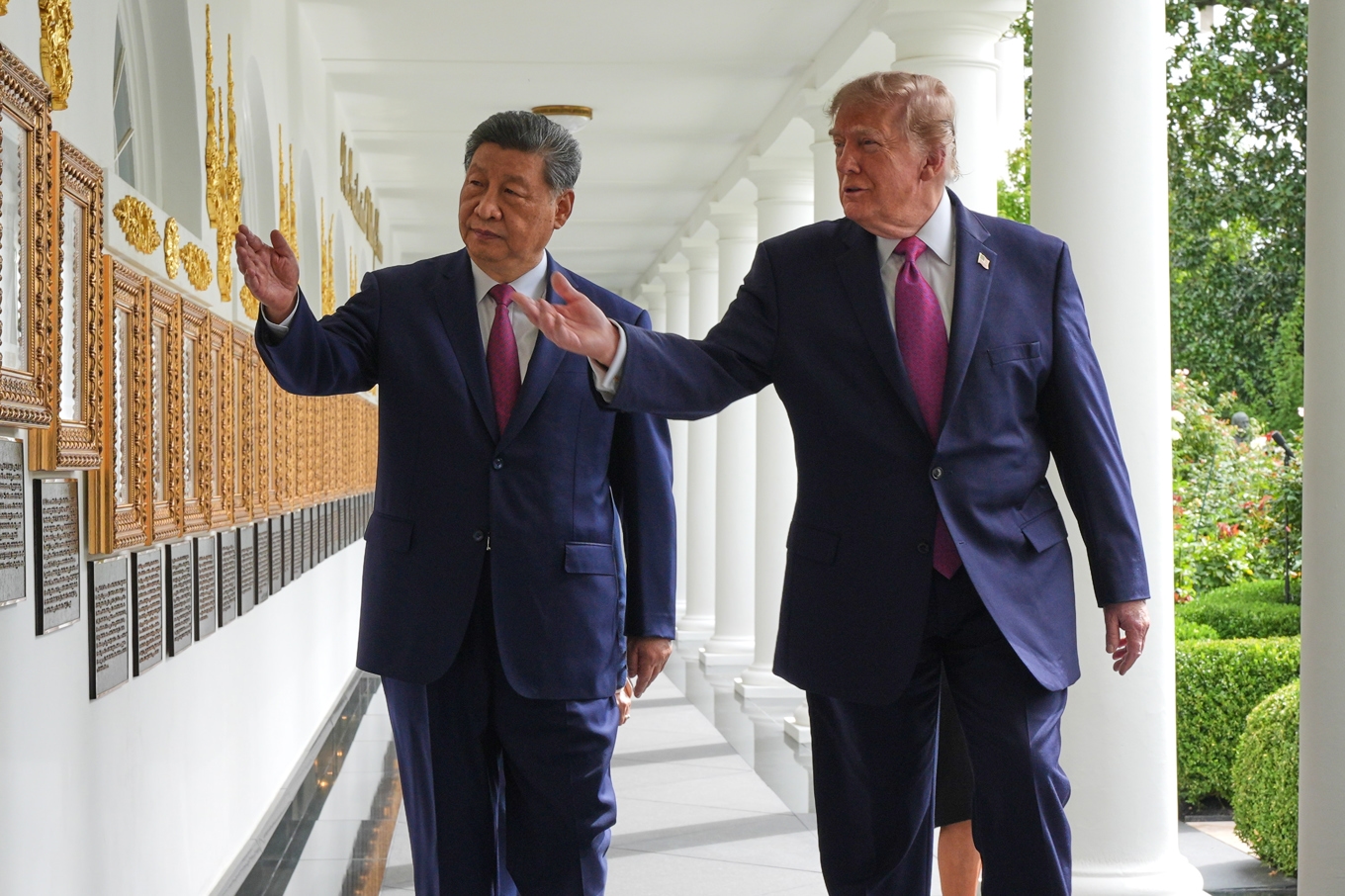 Donald Trump och Xi Jinping samtalade bakom stängda dörrar i en och en halv timme. De verkar inte ha kommit fram till något, men utåt gav de uttryck för en spirande vänskap. Foto: Jacquelyn Martin/AP/TT