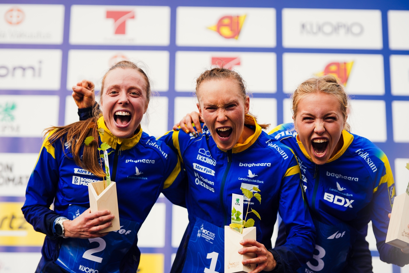 Från vänster: Sanna Fasth, Tove Alexandersson och Hanna Lundberg. Svenska trion tog förra året VM-guld i Finland. Arkivbild. Foto: Svensk Orientering